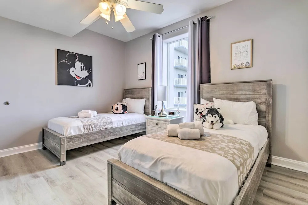 Family Resort Condo w/ 2 Pools: 1 Mi to Disney!
