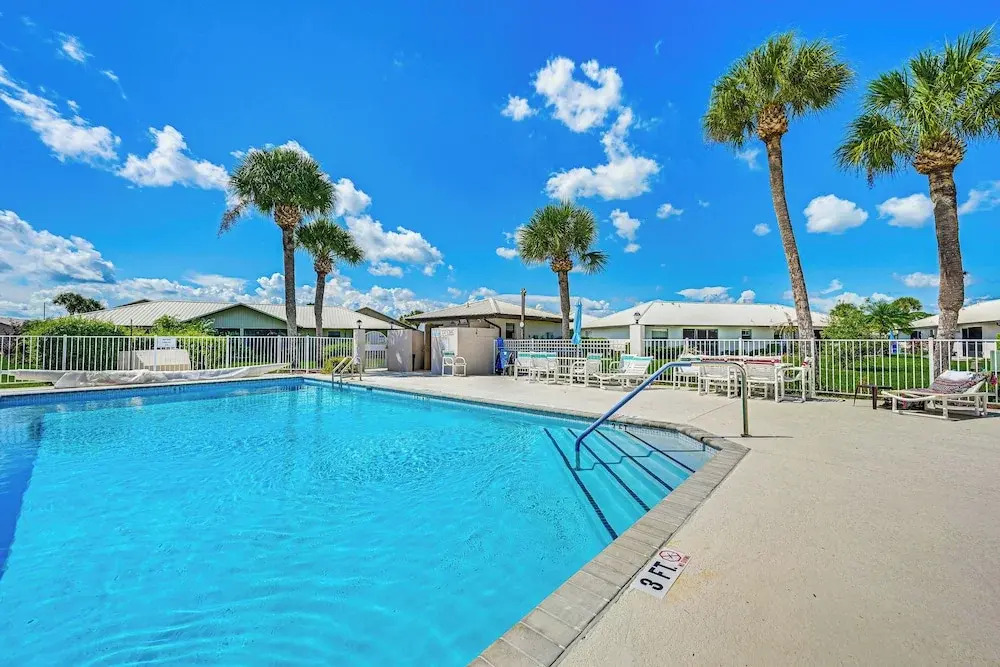 Sunny Canal-View Villa w/ Lanai in Sebring