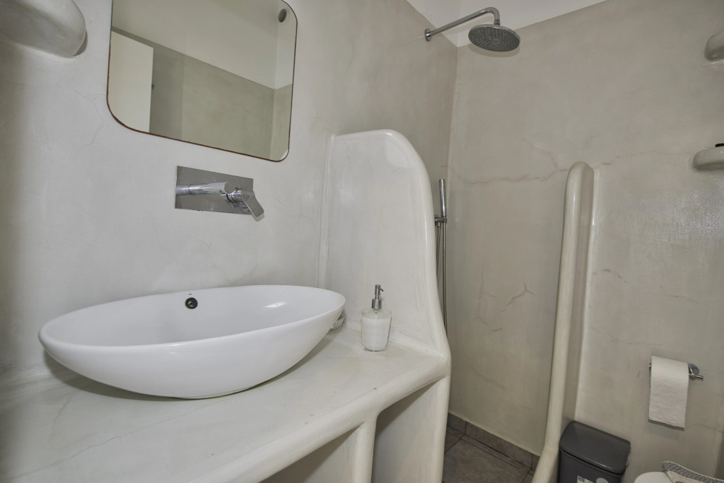 Ira Apartments