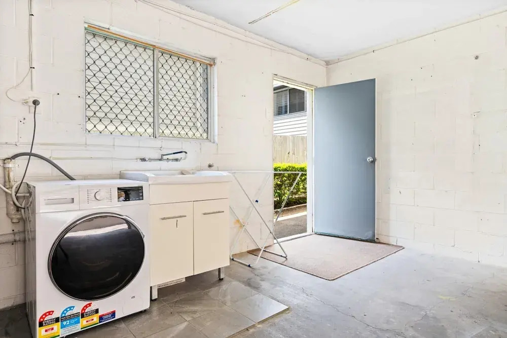 Elegant 2-bed With Balcony by Parks and Amenities