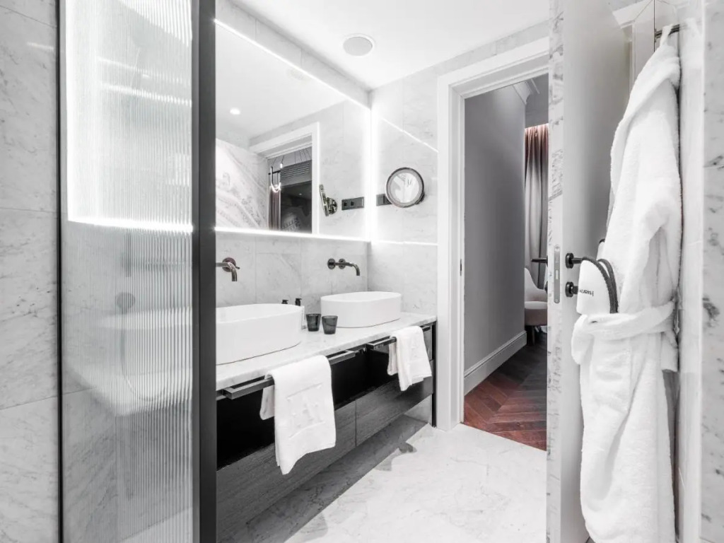 The Best Hotel in Brussels (TEST HOTEL)