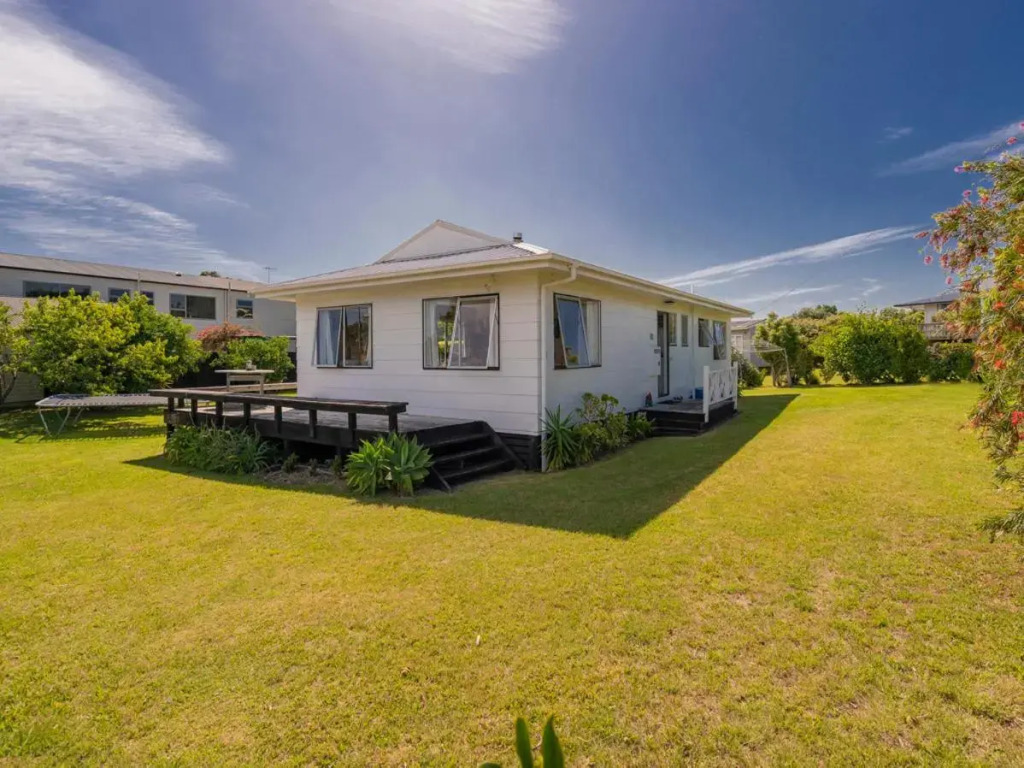 Silver Sands - Cooks Beach Holiday Home