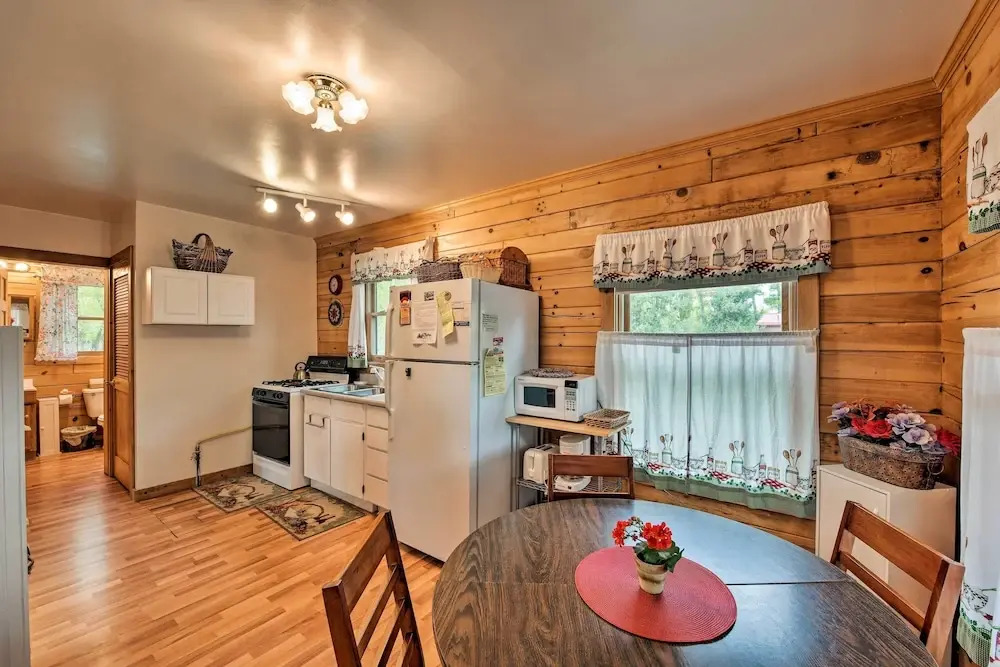 Cozy Colorado Cabin w/ Deck, Grill & River Access!