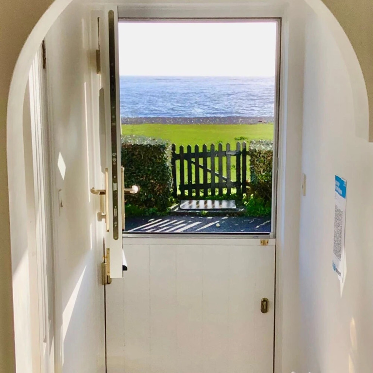 Wonderful Seafront Home - Panoramic Ocean Views