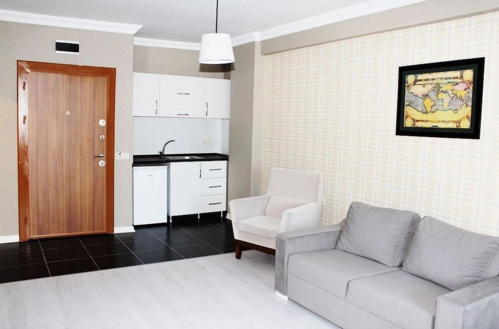 Maidos Hotel & Suites