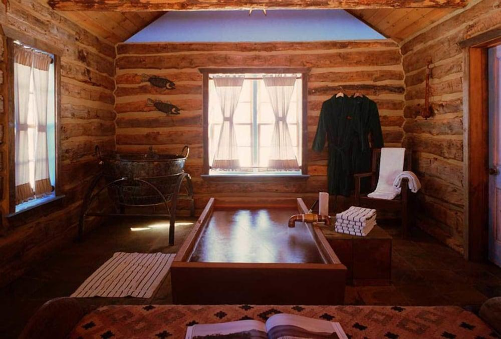 Dunton River Camp