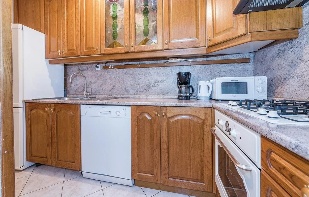 Beautiful Apartment in Brodarica With Wifi and 3 Bedrooms