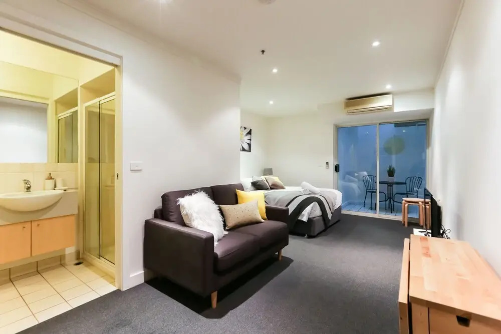 WILLOW, Carlton Studio Apartment