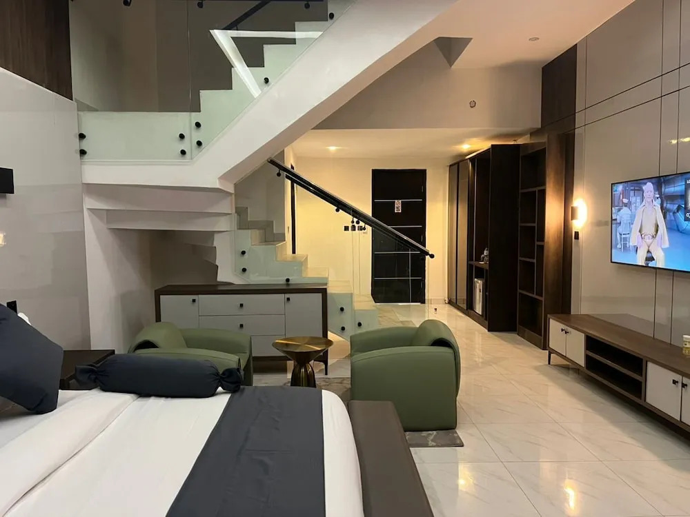 Emilton Hotel