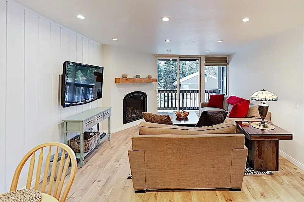 New Listing! Remodeled : 300 To Ski Shuttle 1 Bedroom Condo