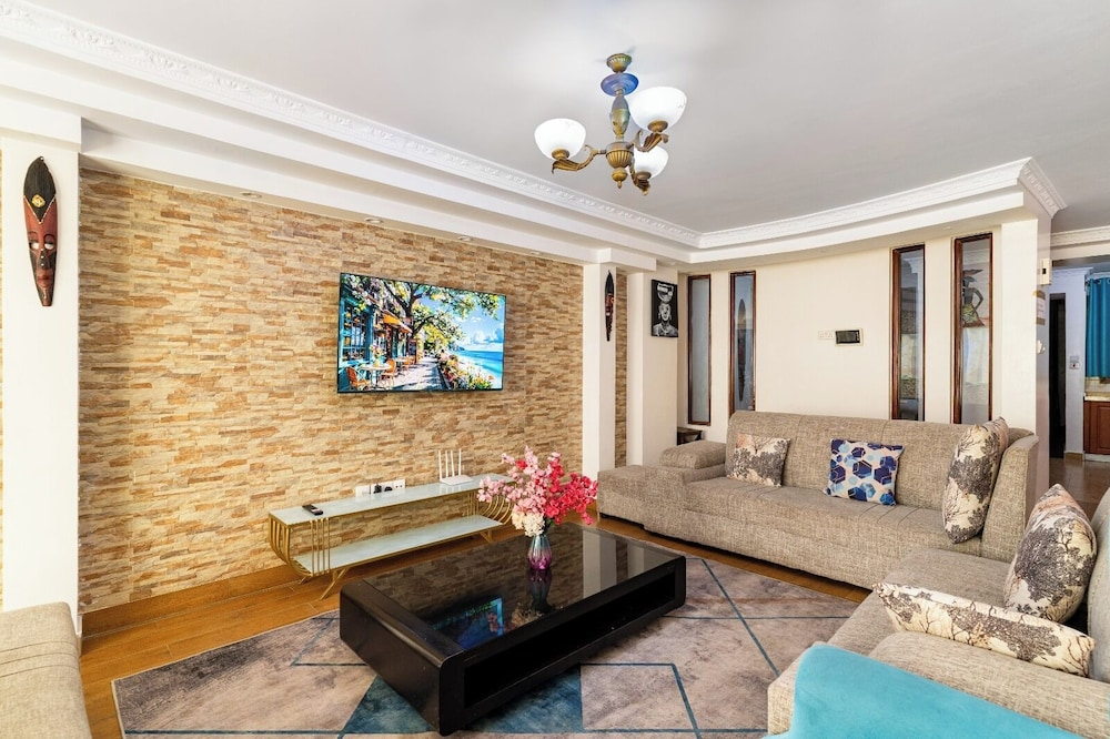 Luxury 4BR Kilimani - Rooftop Pool & Gym