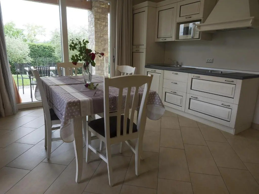 Garda Hill Boutique Apartments with Panoramic Pools e Agriturismo