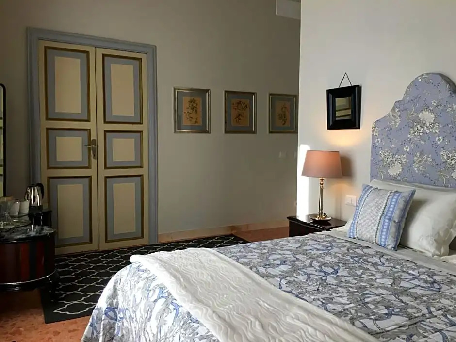 B&B Theodora