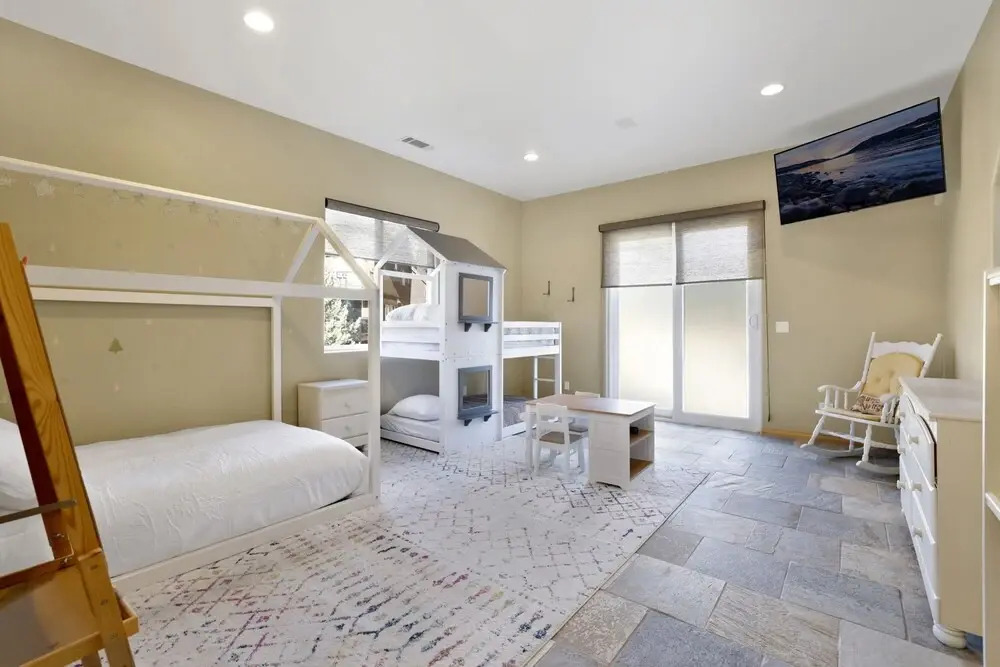 2178-sunset Ridge Villa 5 Bedroom Home by RedAwning