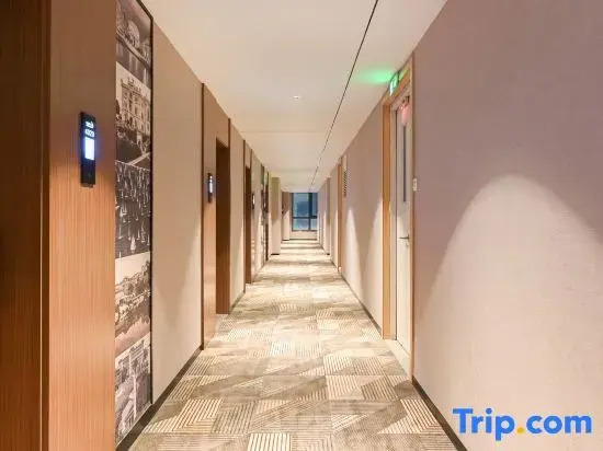 Yaste International Hotel (Beijing Daxing Xingguang Film Park)