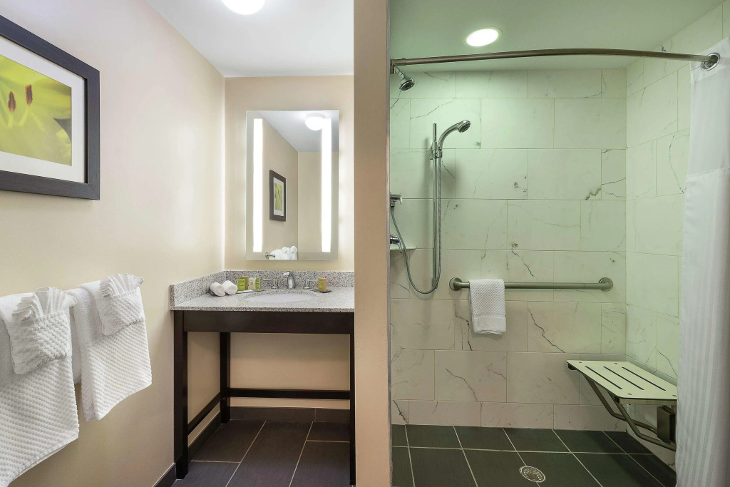 DoubleTree by Hilton Cape Cod - Hyannis