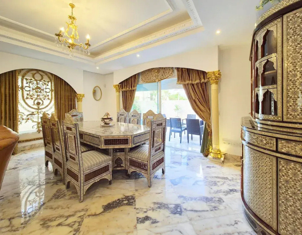 LOrchidée - Villa de luxe avec piscine chauffée, ascenseur privatif et vue sur le lac de Tunis