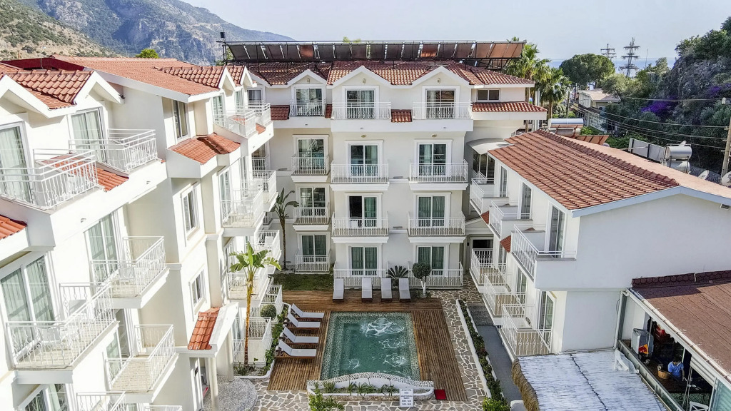 Montebello Deluxe Hotel