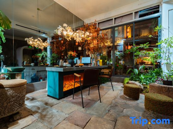 Meiduo Boutique Homestay (Weishan Ancient City Snack Street)