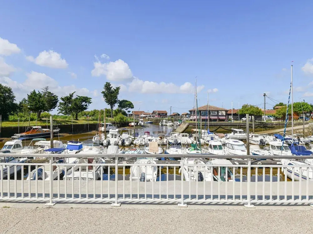 Villa in Lanton Near the Beach With Harbour View
