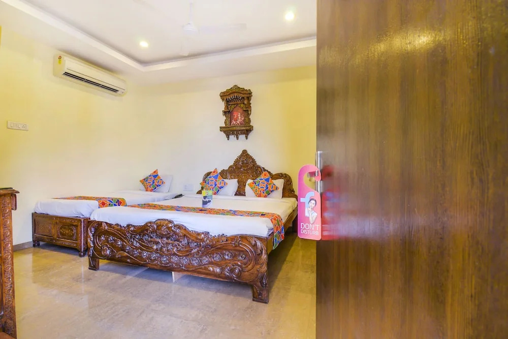 OYO 10453 Hotel Paradise