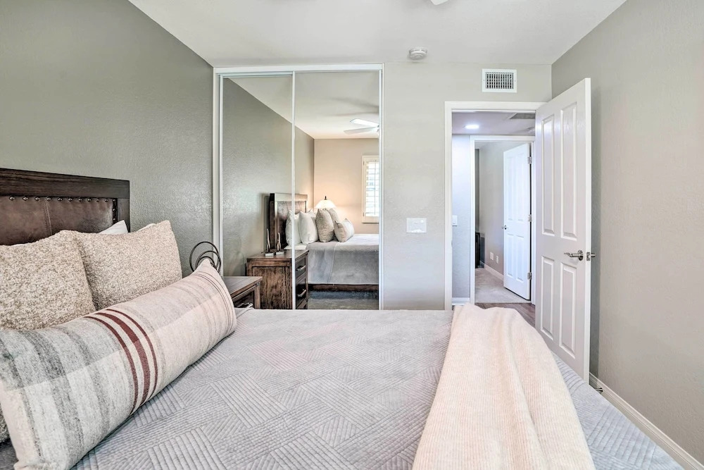 S Palm Desert Condo: Resort Pools & Mtn Views