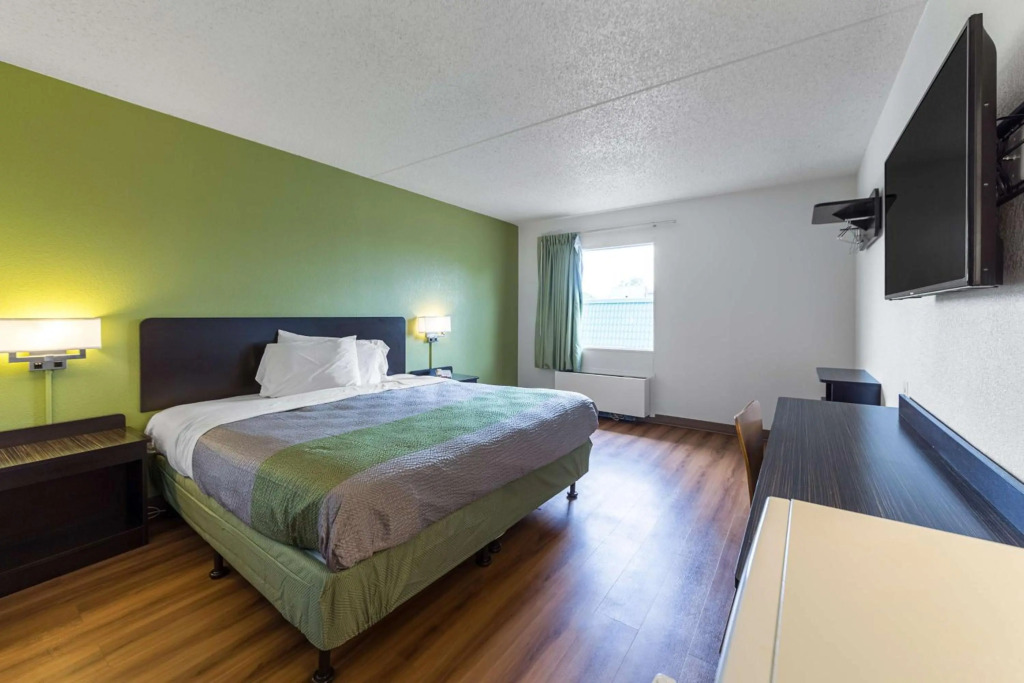 Motel 6-Warminster, PA