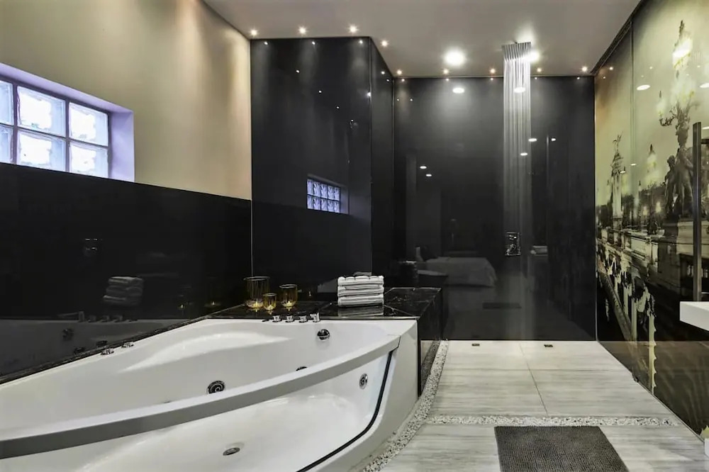 Hotel Paris Luxury Suites