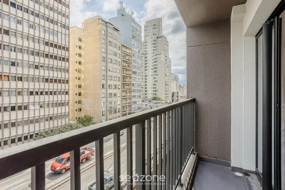 Studio em Cond. c\/ piscina prox. do metrô ENP0607