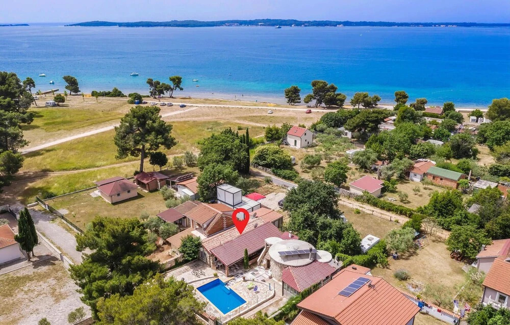 Stunning Home In Peroj