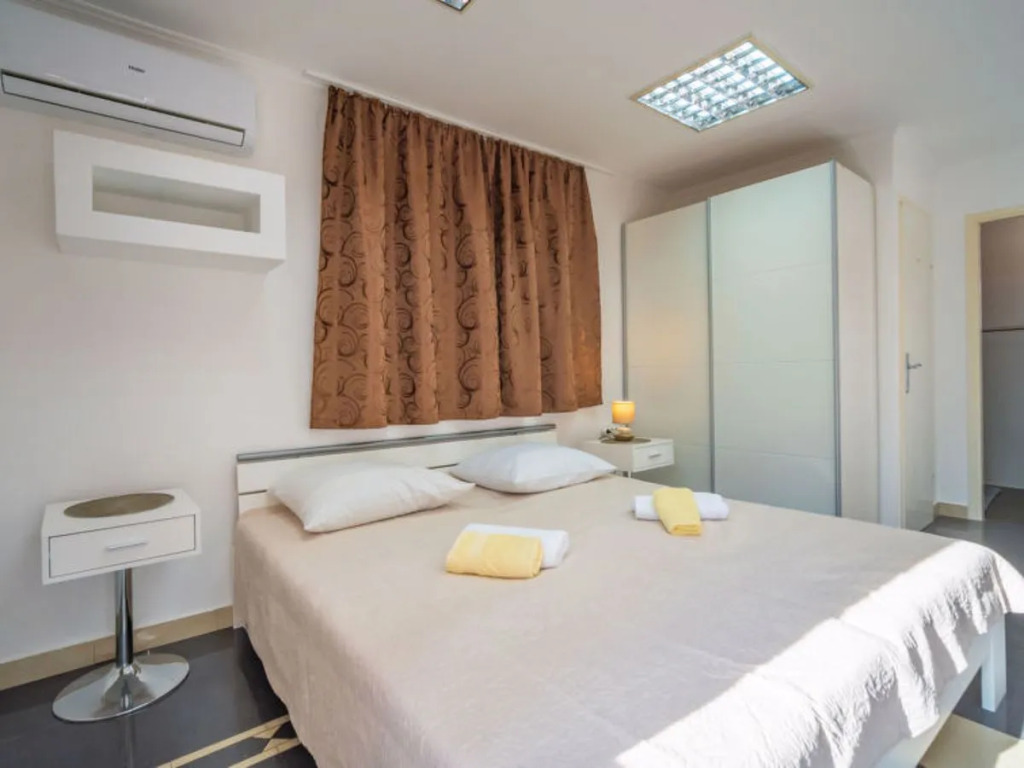 Apartment Šegulja St.Georges-de-Montclard 37370