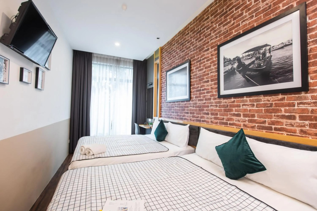 B Street Hotel