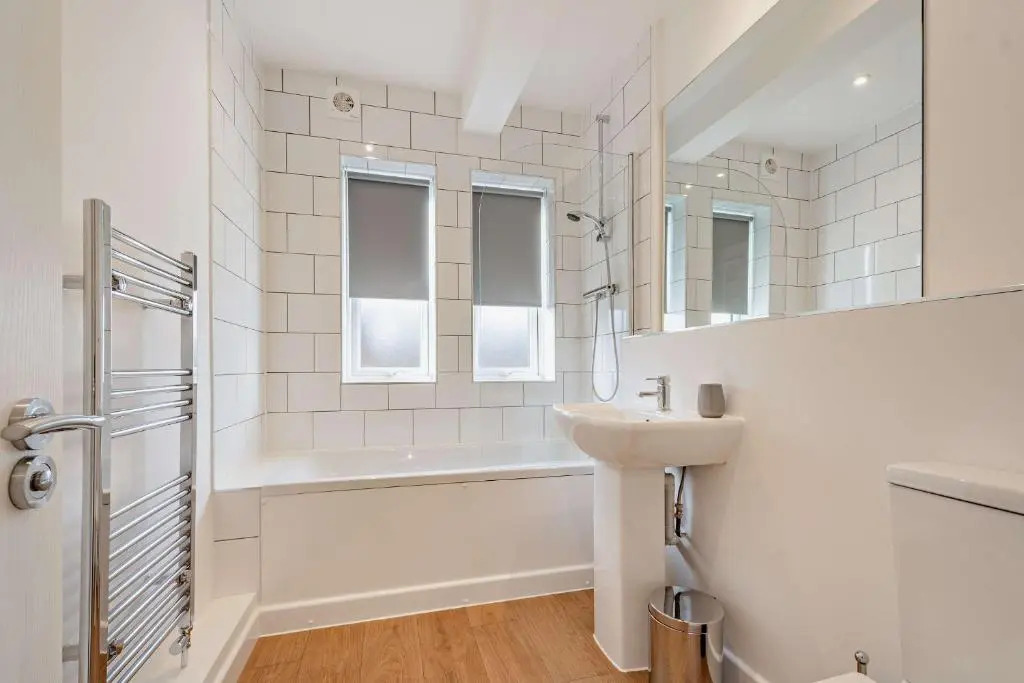 Modern, City living Apartments- Private parking