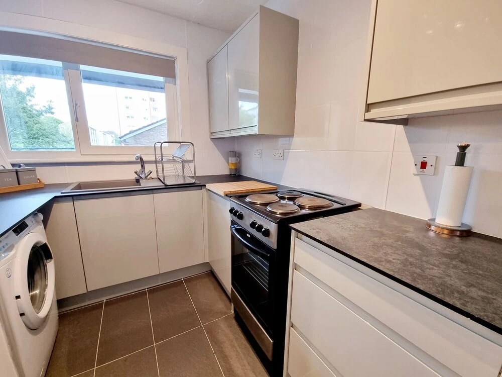 Airy Home with Free Parking in Glasgow