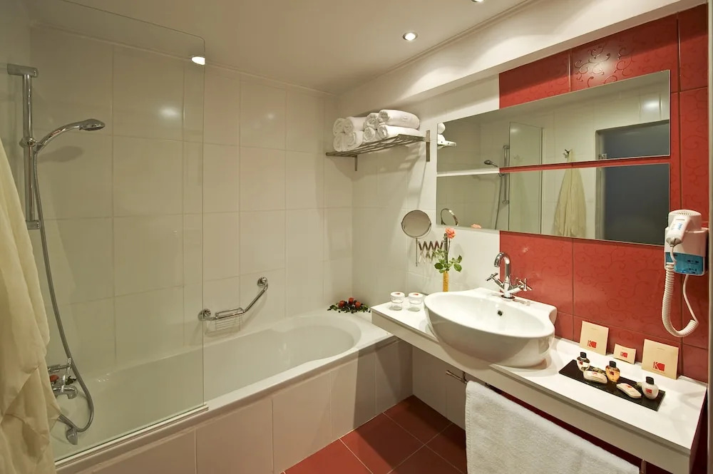 Rhodes Superior Suite, Luxury Poolside Resort