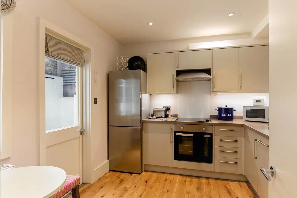 Beautiful 1BR Home in Chelsea - 3 Guests!