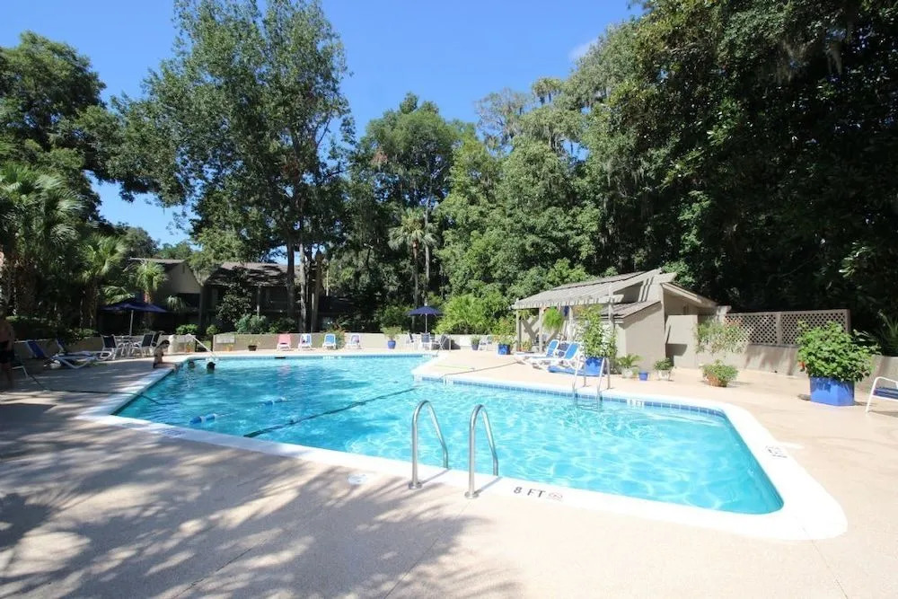 17 Sailmaster Commons - 2 Br home by RedAwning