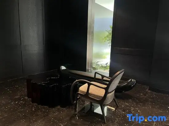 Weinan Guibinlou Hotel