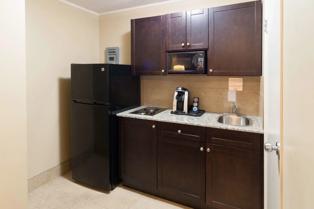 Best Maple Inn - Drayton Valley