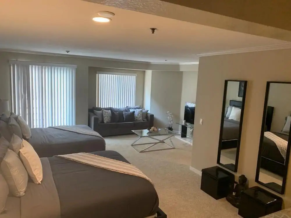 Hollywood Gateway Suite