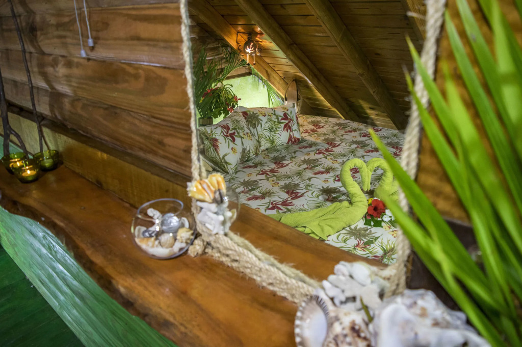 CHALET TROPICAL Hotel & Pool Bar Restaurant