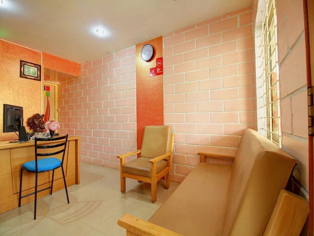 OYO 15415 Hotel Ample Inn Vidyanagar