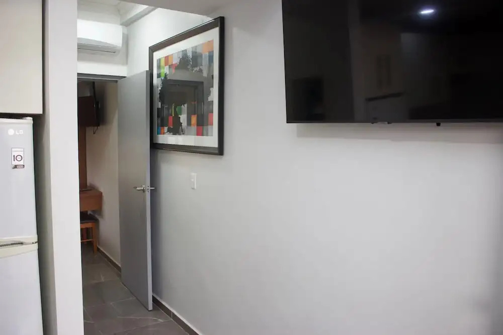 1 Bed Apartment Sleeps 2 - Pool, Parking, Wifi