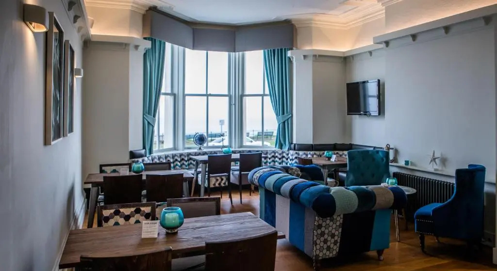 Delmont Hotel & View Restaurant