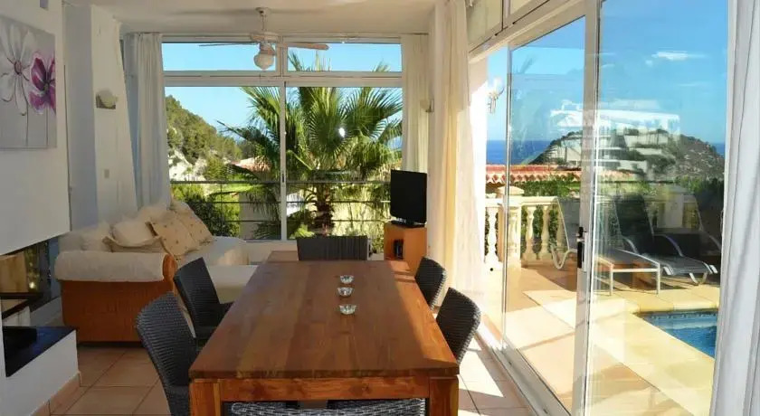Villa Tintorera Mar Azul by Interhome