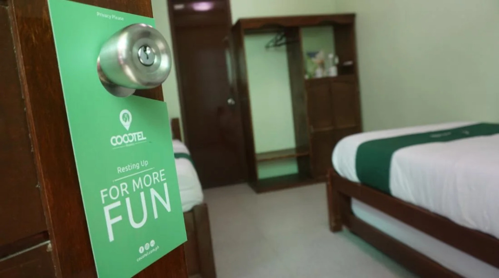 Good Hearts Inn by the Sea by Cocotel