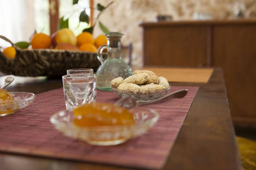 Cretan cottage of 1900 with beautiful olive yard
