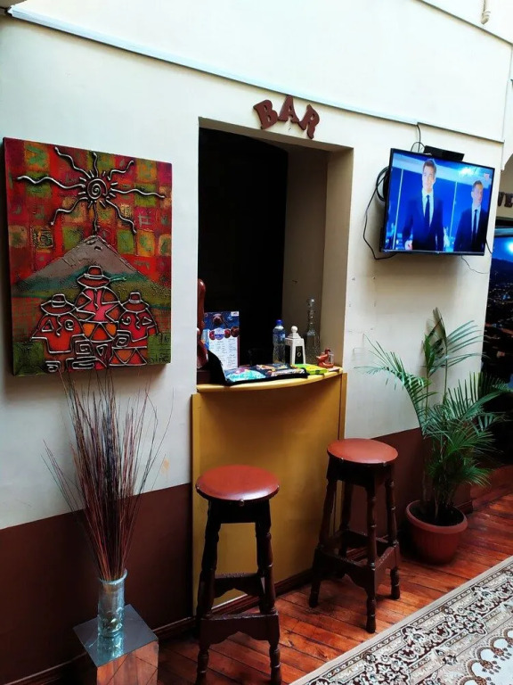 Hostal Latitud Ecuem