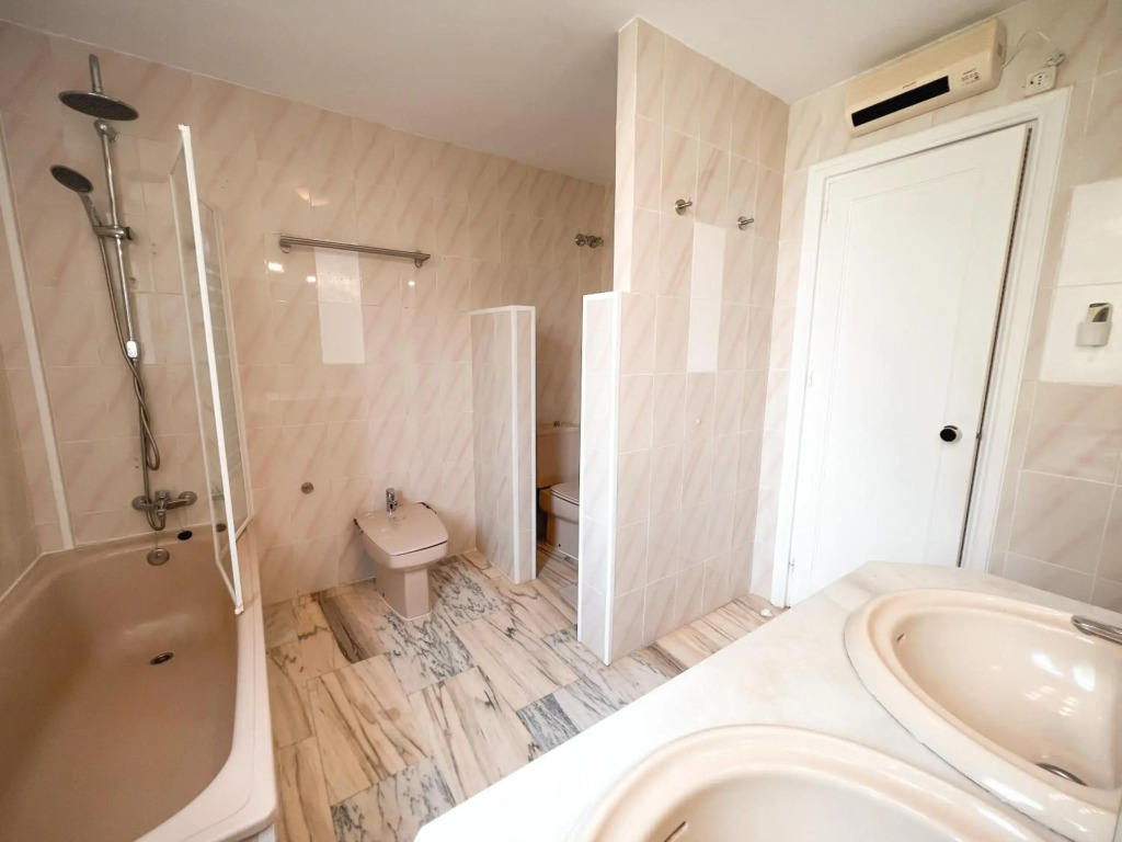 Nice 5BDR Villa close to Puerto Banús, DOUVLE_COM