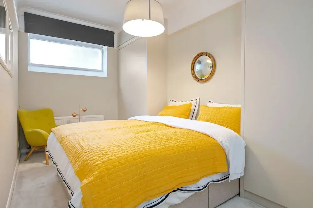 Central London 3-bed Apt, Sleeps 6, 3 Mins to Tube